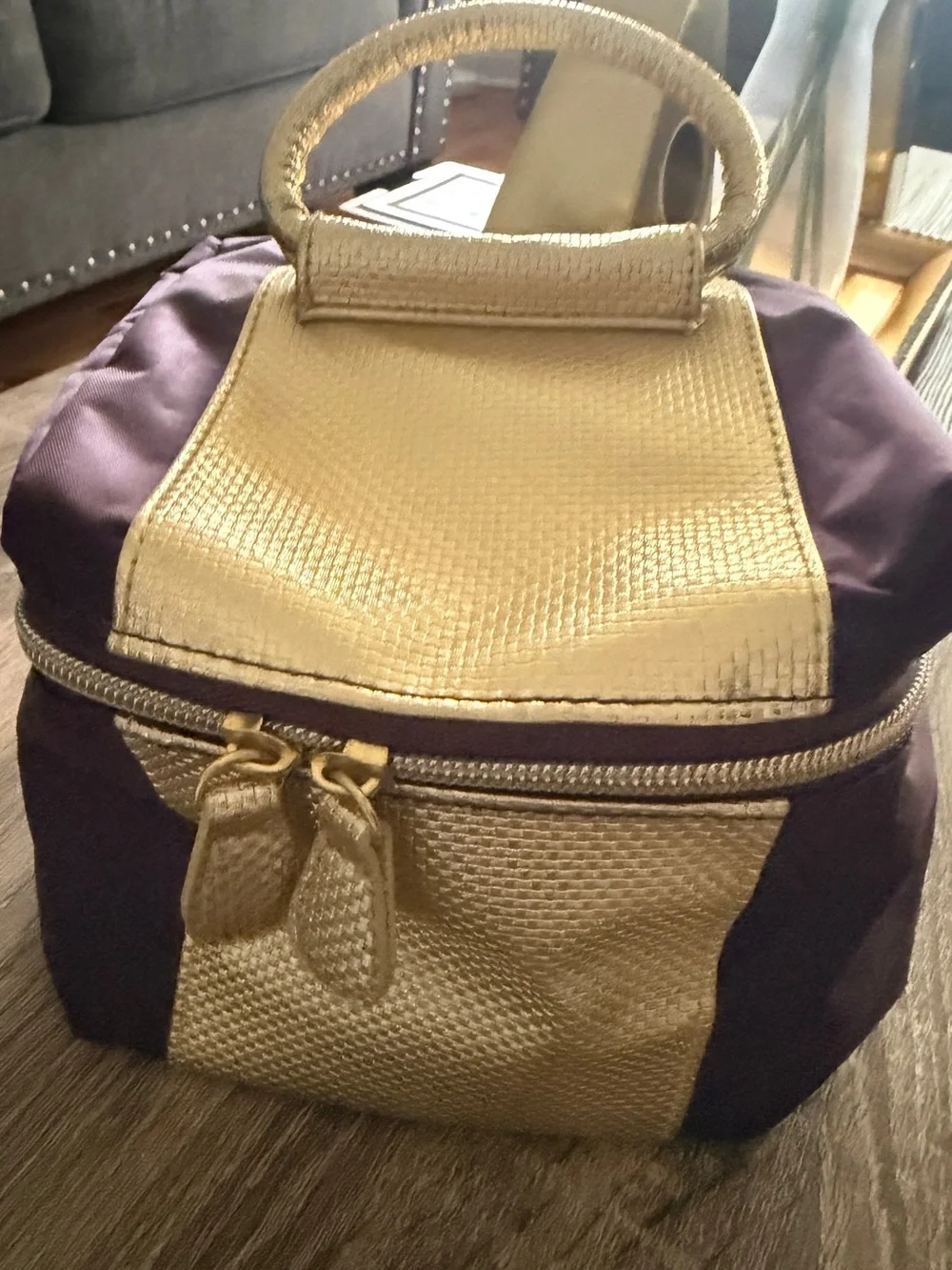 Avon Women’s Toiletry Makeup Travel Cosmetics Bag Gold Purple Case F3250741